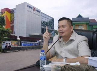 Ketua DPRD Kota Jambi Kemas Faried Alfarelly mendorong kejelasan aset Bank 9 Kota Jambi yang terbengkalai dan dirampok